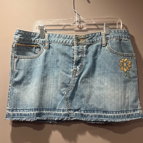 Levi Strauss Denim Skirt - Picture 3 of 10